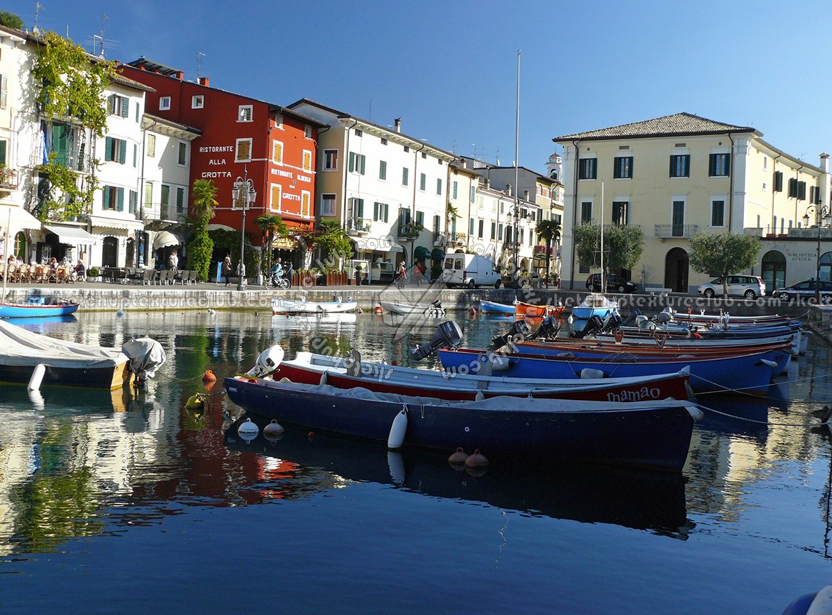 Textures   -   BACKGROUNDS & LANDSCAPES   -   CITY & TOWNS  - Italy garda lake lazise city landscape texture 17532