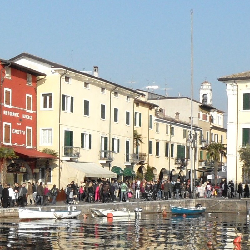 Textures   -   BACKGROUNDS &amp; LANDSCAPES   -   CITY &amp; TOWNS  - Italy garda lake lazise city landscape texture 17531 - HR Full resolution preview demo