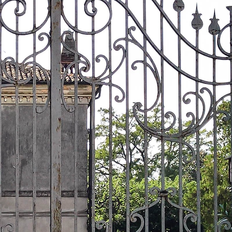 Old rusty iron entrance gate texture 18610