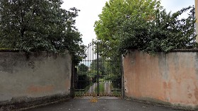 Textures   -   ARCHITECTURE   -   BUILDINGS   -  Gates - Old metal entrance gate texture 18572