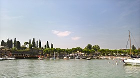 Textures   -   BACKGROUNDS &amp; LANDSCAPES   -   NATURE   -   Lakes  - Italy garda lake landscape 17545