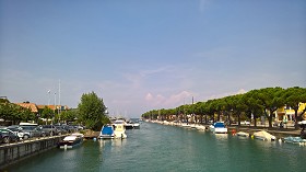 Textures   -   BACKGROUNDS &amp; LANDSCAPES   -   NATURE   -   Lakes  - Italy garda lake landscape 17547