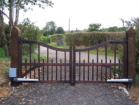 Textures   -   ARCHITECTURE   -   BUILDINGS   -  Gates - Wood entrance gate texture 18580