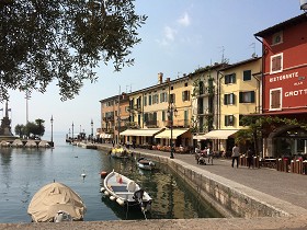 Textures   -   BACKGROUNDS &amp; LANDSCAPES   -  CITY &amp; TOWNS - Italy garda lake lazise city landscape texture 17529