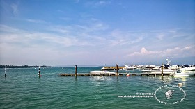 Textures   -   BACKGROUNDS &amp; LANDSCAPES   -   NATURE   -   Lakes  - Italy garda lake landascape 18289