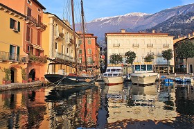 Textures   -   BACKGROUNDS &amp; LANDSCAPES   -  CITY &amp; TOWNS - Italy garda lake lazise city landscape texture 17533