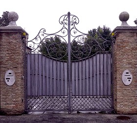 Textures   -   ARCHITECTURE   -   BUILDINGS   -  Gates - Metal entrance gate texture 18589