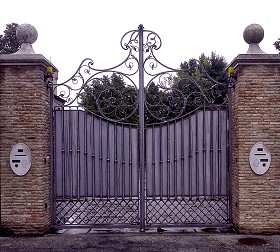 Textures   -   ARCHITECTURE   -   BUILDINGS   -   Gates  - Metal entrance gate texture 18589