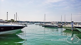 Textures   -   BACKGROUNDS &amp; LANDSCAPES   -   NATURE   -   Lakes  - Italy garda lake landascape 18293