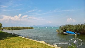 Textures   -   BACKGROUNDS &amp; LANDSCAPES   -   NATURE   -   Lakes  - Italy garda lake landascape 18296