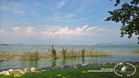 Textures   -   BACKGROUNDS &amp; LANDSCAPES   -   NATURE   -   Lakes  - Italy garda lake landascape 18298