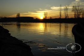 Textures   -   BACKGROUNDS &amp; LANDSCAPES   -   SUNRISES &amp; SUNSETS  - Sunset on river background 17722