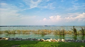 Textures   -   BACKGROUNDS &amp; LANDSCAPES   -   NATURE   -  Lakes - Italy garda lake landascape 18299