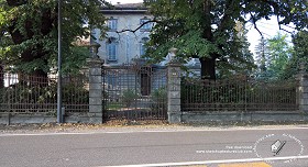 Textures   -   ARCHITECTURE   -   BUILDINGS   -  Gates - Old rusty iron entrance gate texture 18599