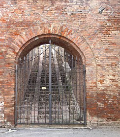 Textures   -   ARCHITECTURE   -   BUILDINGS   -   Gates  - Old iron entrance gate texture 18600