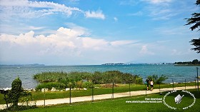 Textures   -   BACKGROUNDS &amp; LANDSCAPES   -   NATURE   -   Lakes  - Italy garda lake landascape 18303