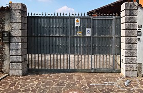 Textures   -   ARCHITECTURE   -   BUILDINGS   -  Gates - Metal entrance gate texture 18602