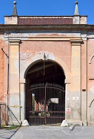 Textures   -   ARCHITECTURE   -   BUILDINGS   -   Gates  - Old rusty iron entrance gate texture 18609