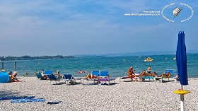 Textures   -   BACKGROUNDS &amp; LANDSCAPES   -   NATURE   -   Lakes  - Italy garda lake landascape 18312