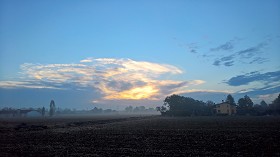 Textures   -   BACKGROUNDS &amp; LANDSCAPES   -  SUNRISES &amp; SUNSETS - Foggy morning in the countryside landscape 18402