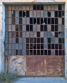 Textures   -   ARCHITECTURE   -   BUILDINGS   -   Doors   -   Main doors  - Old main door vhit glass blocks broken texture 17423