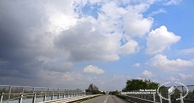 Textures   -   BACKGROUNDS &amp; LANDSCAPES   -   SKY &amp; CLOUDS  - Cloudy sky whit road background 18383