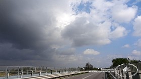 Textures   -   BACKGROUNDS &amp; LANDSCAPES   -   SKY &amp; CLOUDS  - Cloudy sky whit road background 18384