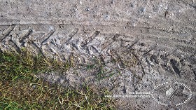 Textures   -   NATURE ELEMENTS   -   SOIL   -  Ground - Dried ground with tire marks texture 17910