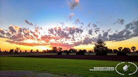 Textures   -   BACKGROUNDS &amp; LANDSCAPES   -   SUNRISES &amp; SUNSETS  - Autumn sunset with countryside background 21017