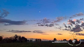 Textures   -   BACKGROUNDS &amp; LANDSCAPES   -   SUNRISES &amp; SUNSETS  - Autumn sunset with countryside background 21022
