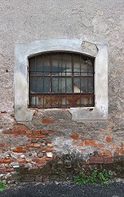 Textures   -   ARCHITECTURE   -   BUILDINGS   -   Windows   -   mixed windows  - Old windows glass blocks broken texture 17417