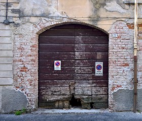 Textures   -   ARCHITECTURE   -   BUILDINGS   -   Doors   -   Main doors  - Old damaged wood main door 18526