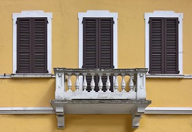 Textures   -   ARCHITECTURE   -   BUILDINGS   -   Windows   -  mixed windows - Old wood window with balcony texture 18419