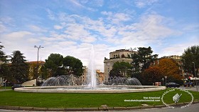 Textures   -   BACKGROUNDS &amp; LANDSCAPES   -   CITY &amp; TOWNS  - Italy urban area whit fountain background 19726