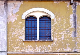 Textures   -   ARCHITECTURE   -   BUILDINGS   -   Windows   -   mixed windows  - Old damaged windows glass blocks texture 18439