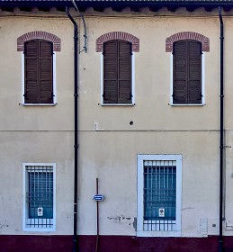 Textures   -   ARCHITECTURE   -   BUILDINGS   -   Windows   -   mixed windows  - Old residential window texture 18441