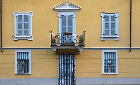 Textures   -   ARCHITECTURE   -   BUILDINGS   -   Windows   -   mixed windows  - Old residential window with balcony texture 18447